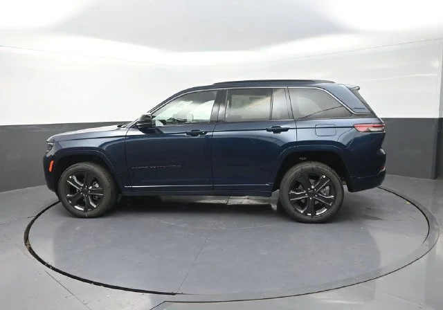 New 2027 Fathom Blue Pearl-Coat Paint Jeep Limited Reserve image 5