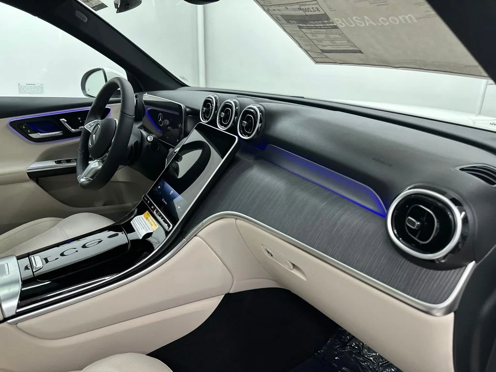 New 2027 White Mercedes-Benz GLC 300 image 25