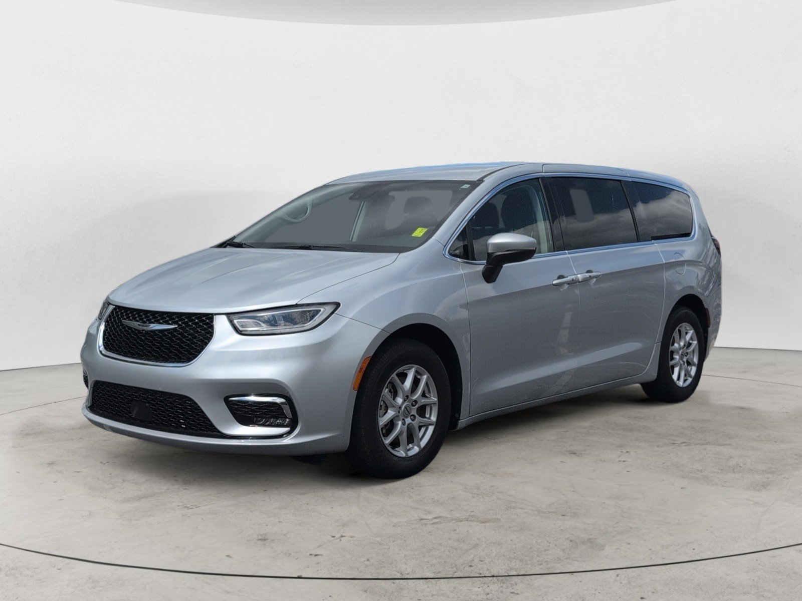 Used 2023 Silver Mist Clearcoat Chrysler Touring L image 6