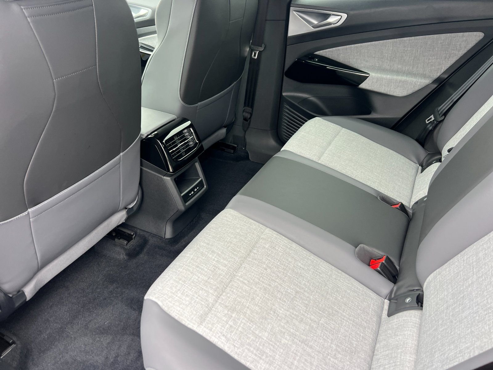 2026 Volkswagen ID.4 PRO - Photo 11