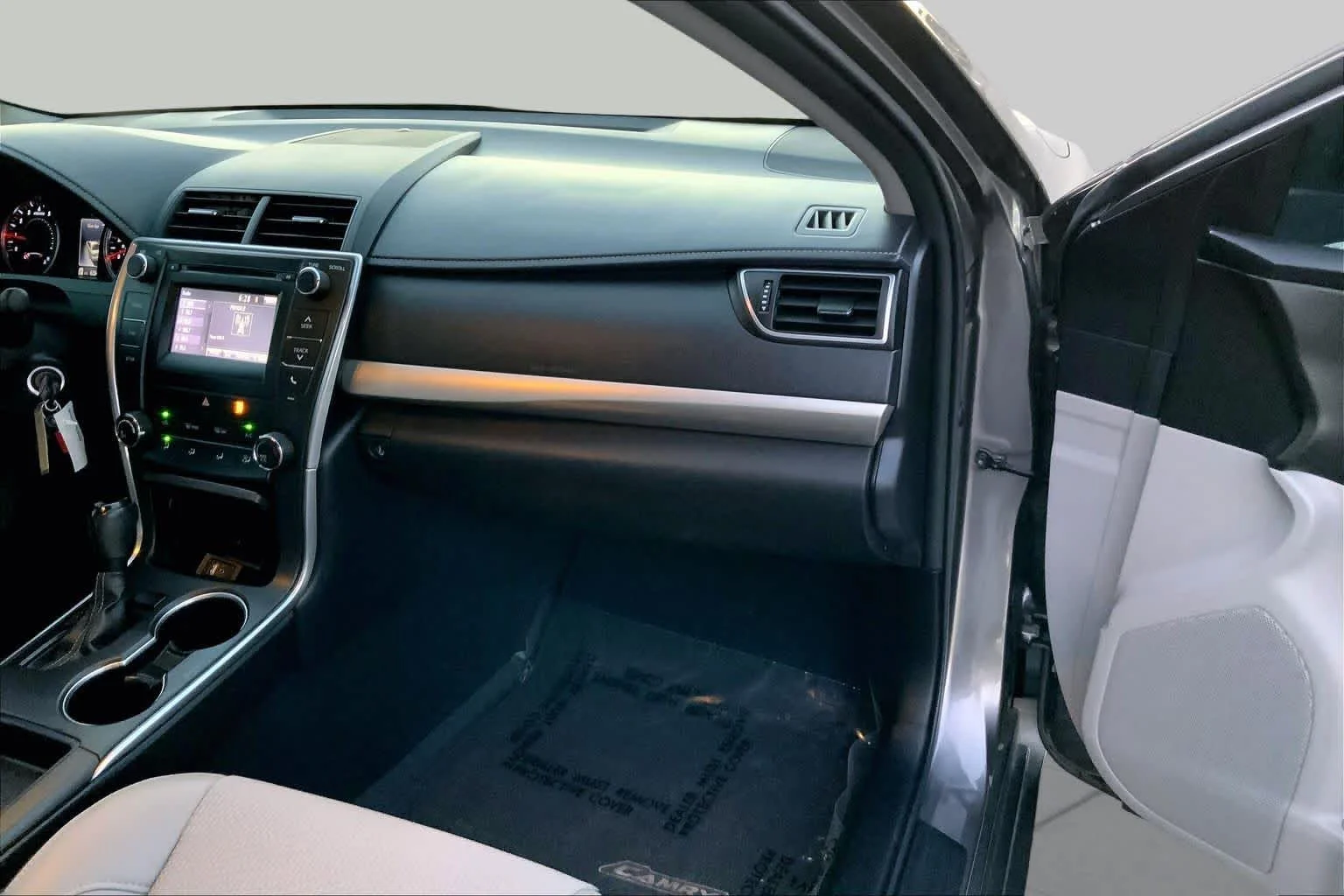 Used 2017 Predawn Gray Mica Toyota SE image 18
