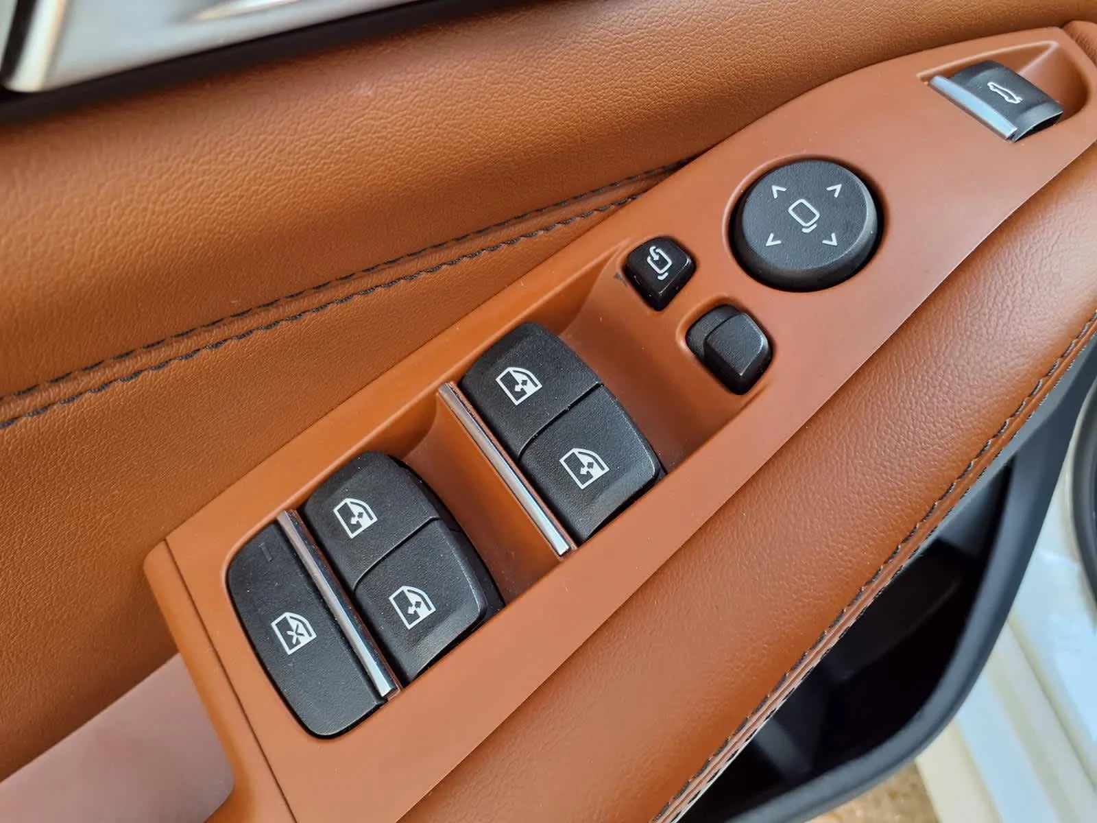 Used 2024  BMW M60i image 15