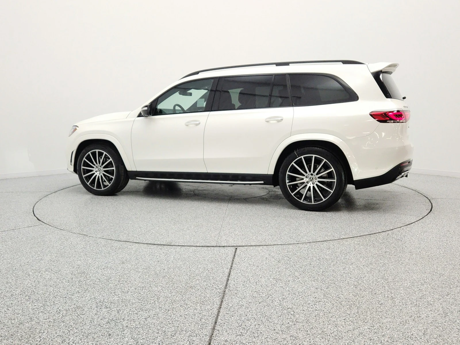Used 2023 MANUFAKTUR Diamond White Metallic Mercedes-Benz GLS 450 4MATIC® SUV image 8