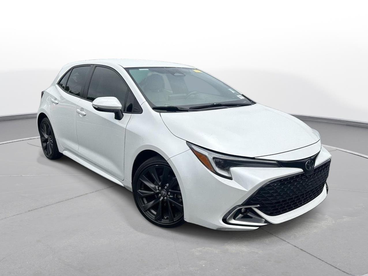 Used 2024 Wind Chill Pearl Toyota XSE image 4