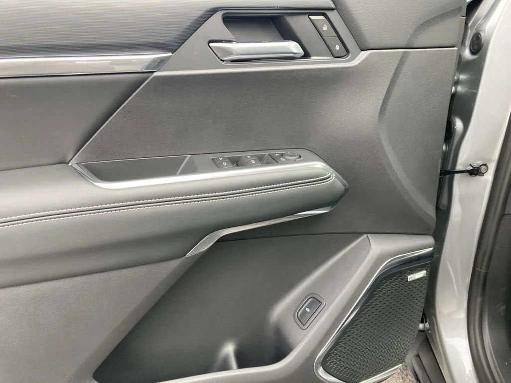 New 2026 Sterling Metallic GMC Elevation image 16