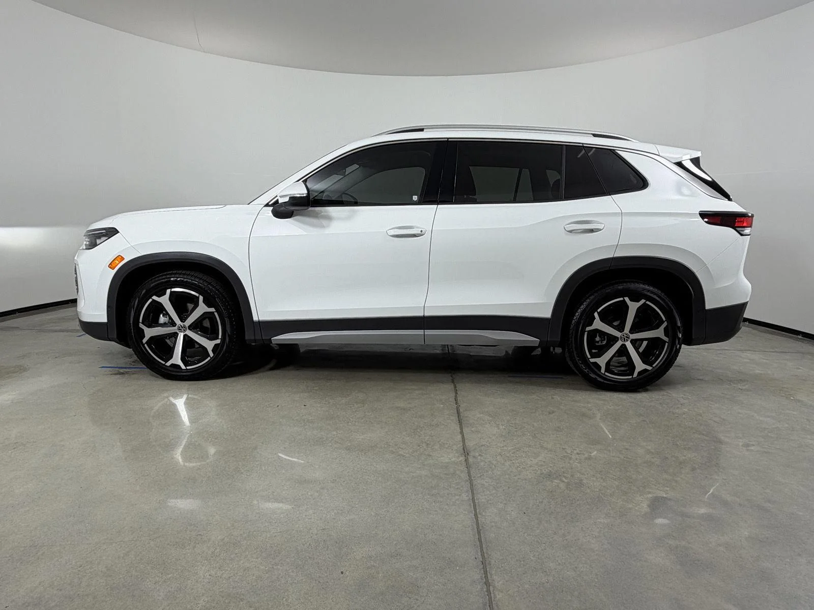 New 2026 Pure White Volkswagen SE image 8
