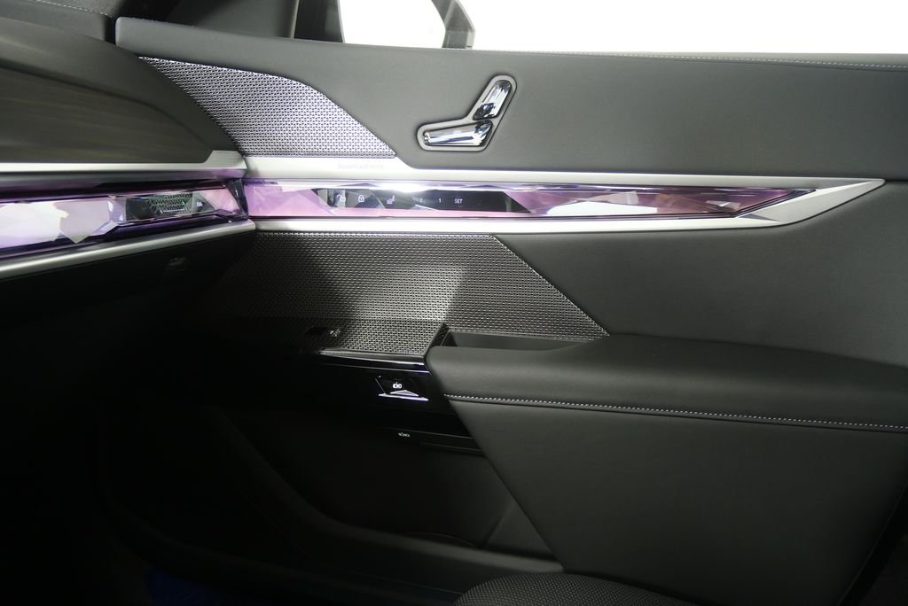2026 BMW 7 Series 750e - Photo 28