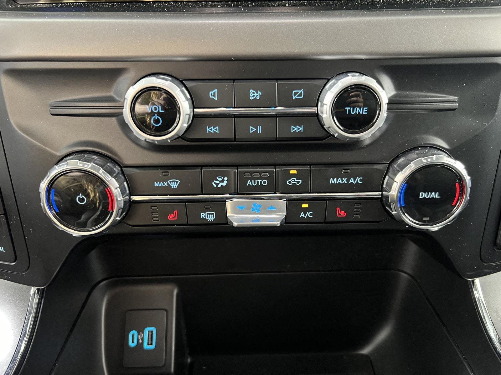 Used 2024 Atlas Blue Ford XLT image 18