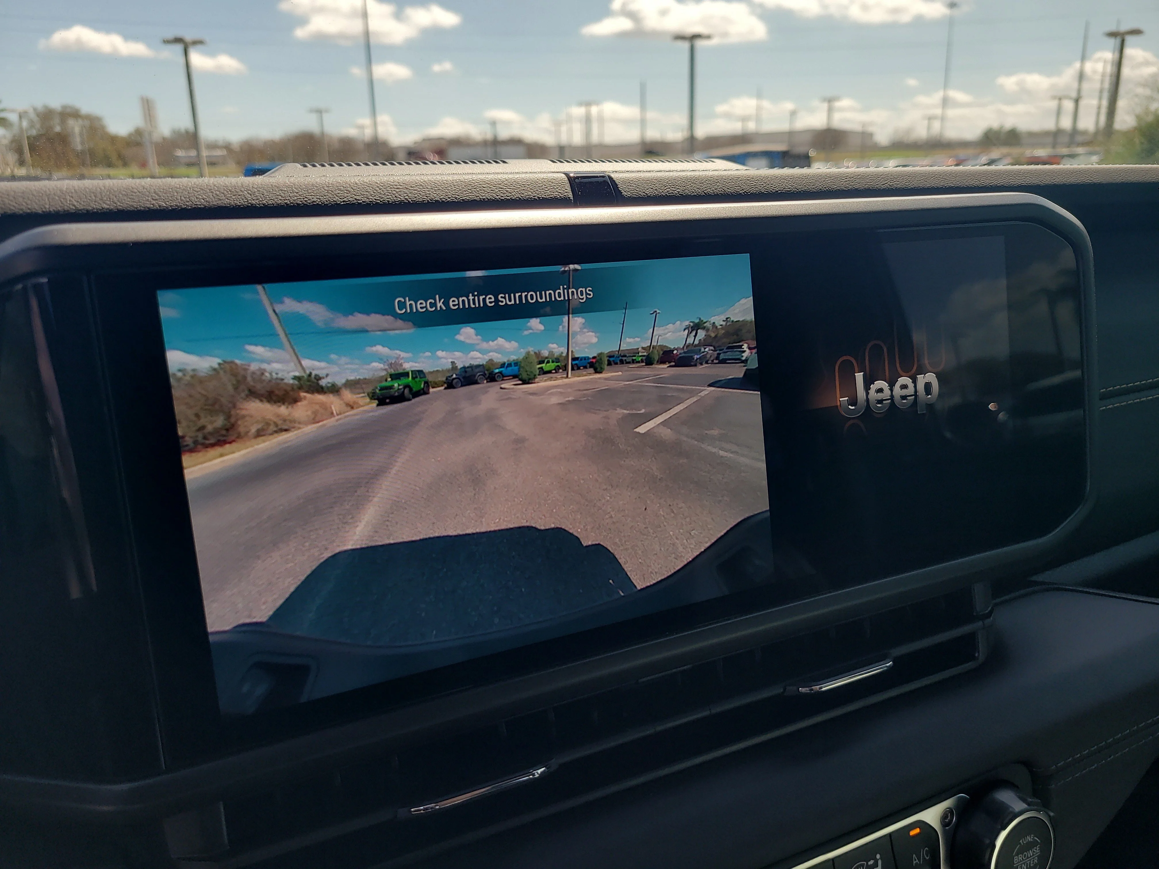 New 2026 Reign Jeep Sahara image 17