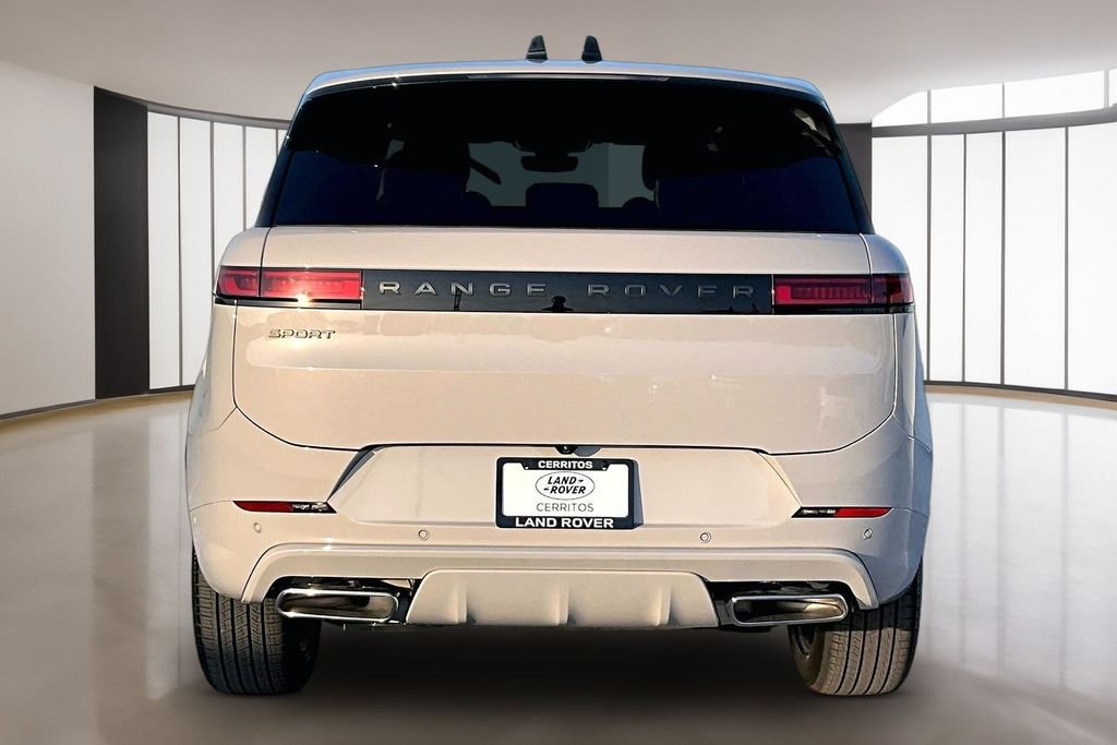 New 2026 BORASCO GREY Land Rover Dynamic SE image 4
