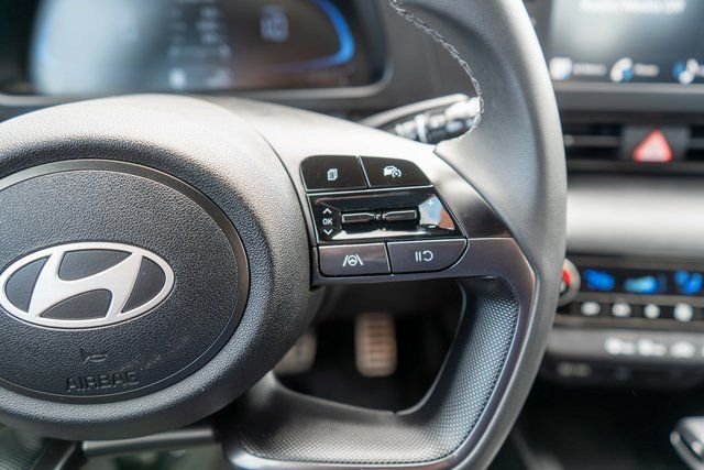 Used 2025 Gray Hyundai SEL Sport image 22