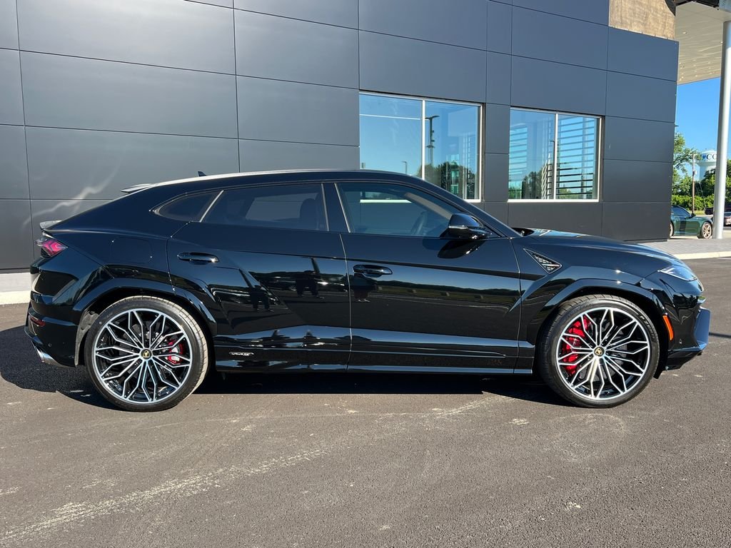 Used 2025 Black Lamborghini SE image 11