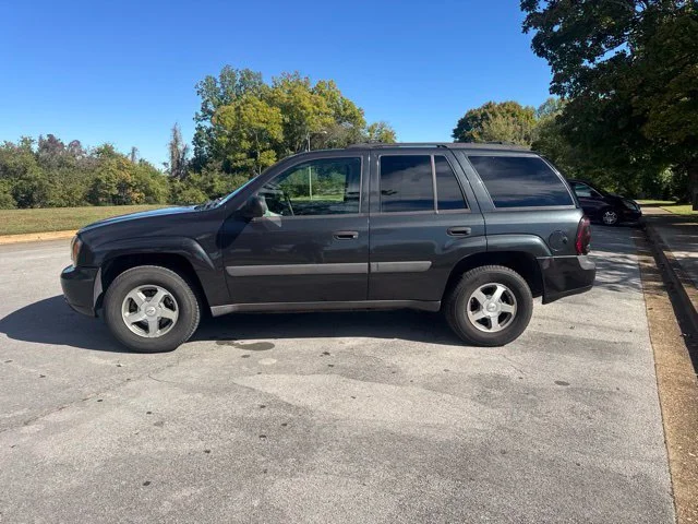 Used 2005 Gray Chevrolet LS image 4
