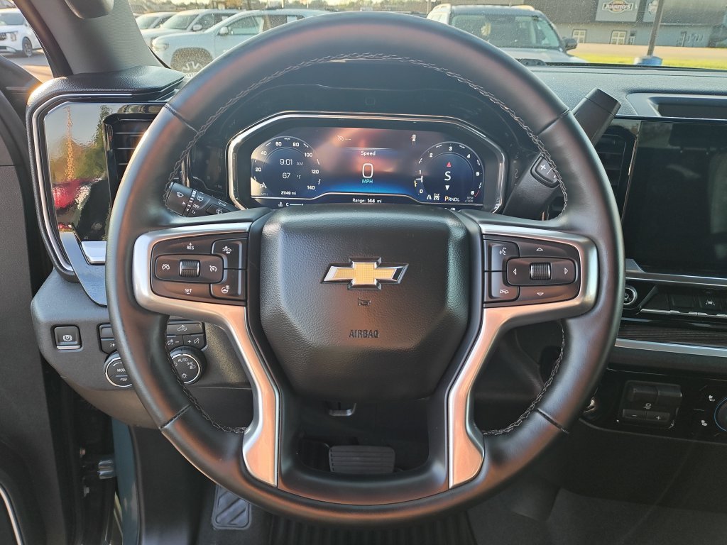 Used 2025 Gray Chevrolet LT image 17