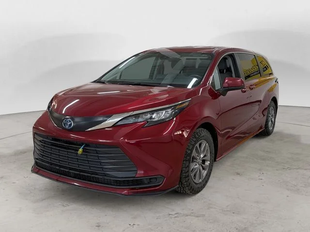 2024 Toyota Sienna LE 8-Passenger Hybrid AWD's photo