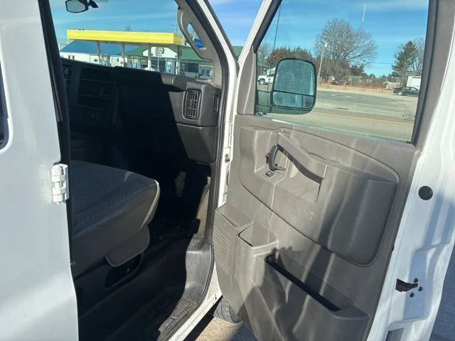2016 Chevrolet Express Passenger LS - Photo 13