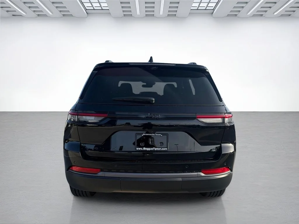 New 2026 Diamond Black Crystal Pearl-Coat Exterior Paint Jeep  image 4