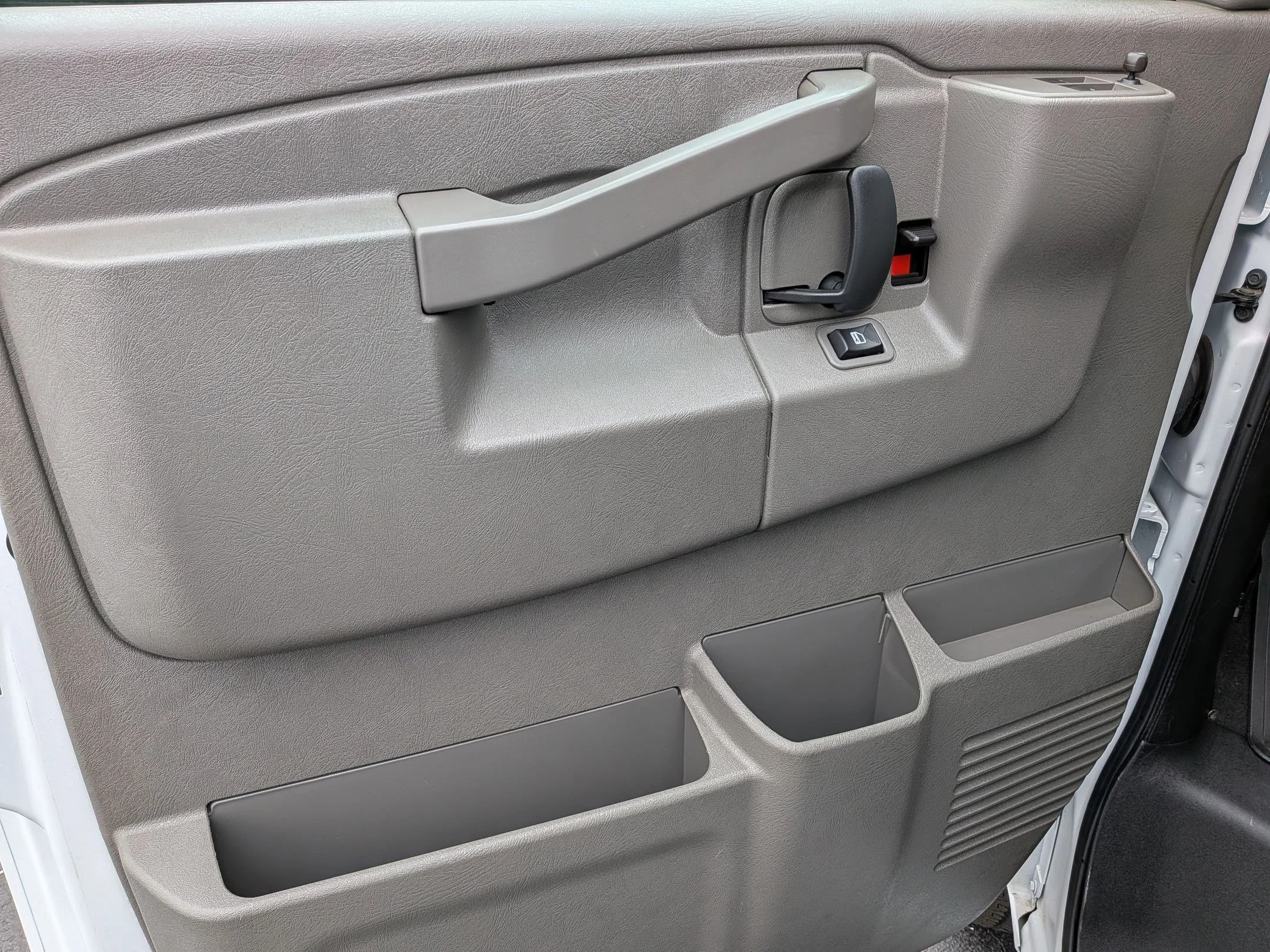 Used 2025 Summit White Chevrolet LT image 9