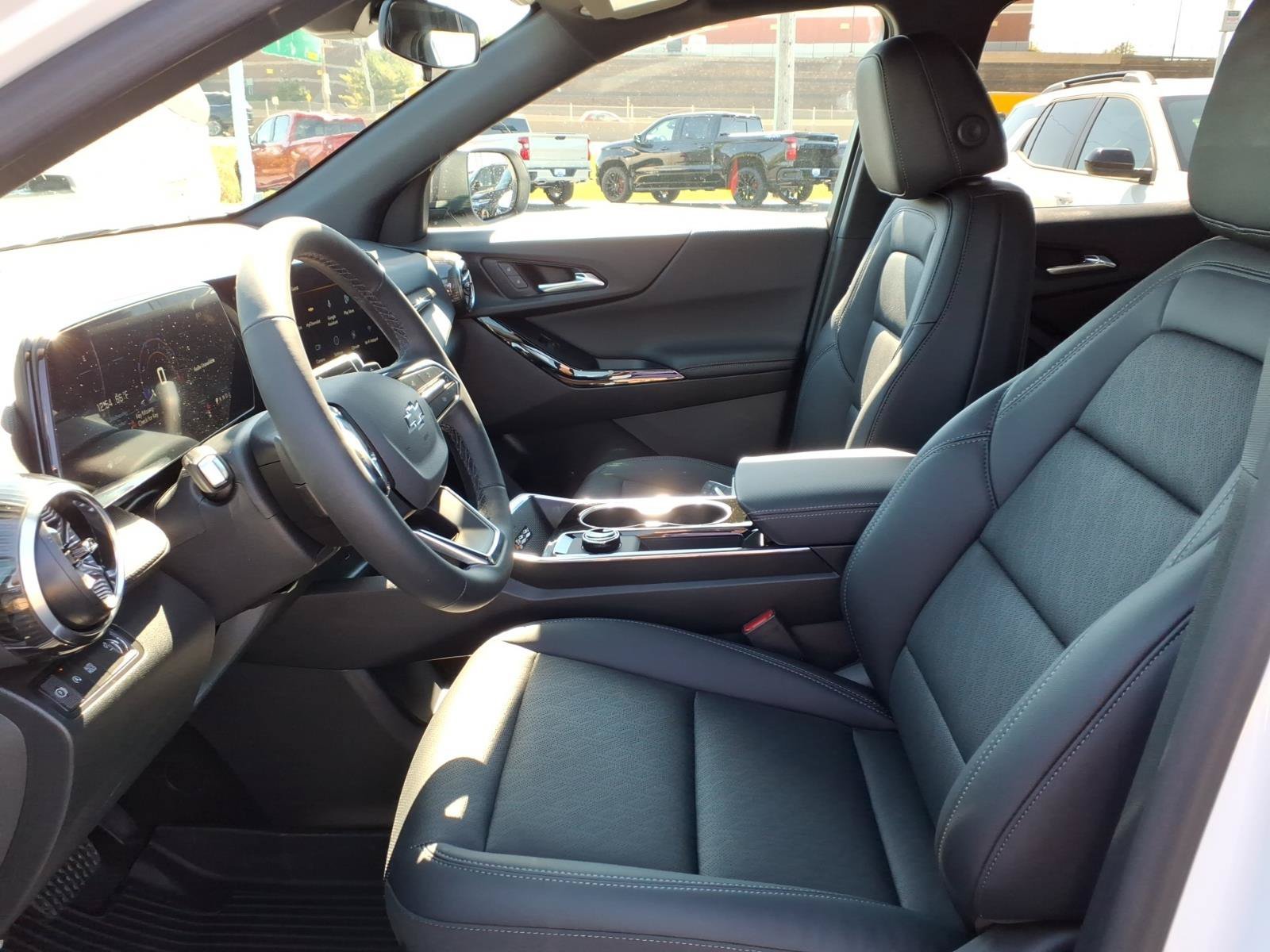 New 2027 Summit White Chevrolet LT image 13