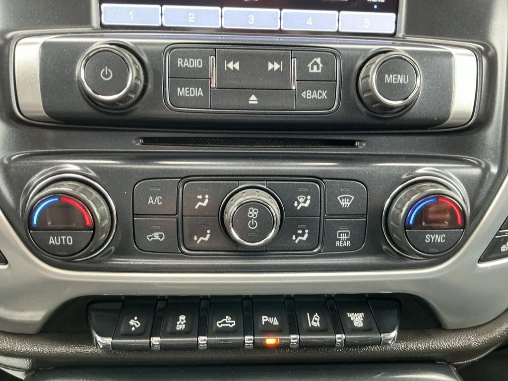Used 2018 White GMC SLT image 17