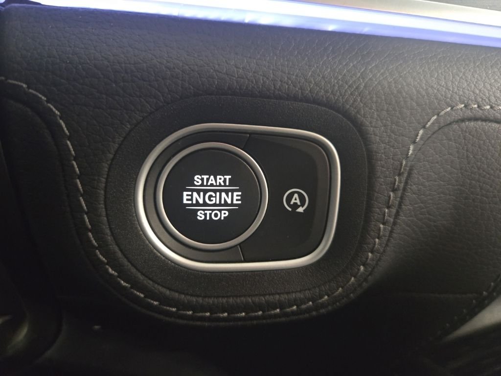 Used 2025 Obsidian Black Metallic Mercedes-Benz GLE 580 image 17