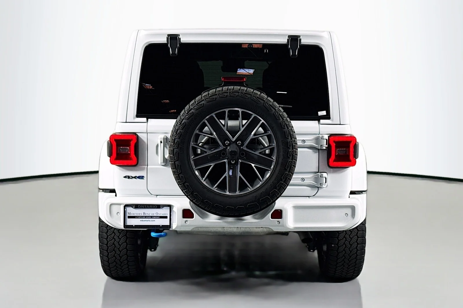 Used 2024 BRIGHT WHITE Jeep High Altitude image 4