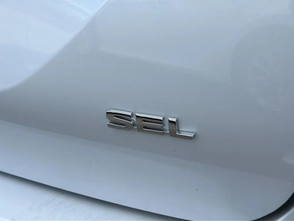 New 2026 White Diamond Mitsubishi SEL image 26