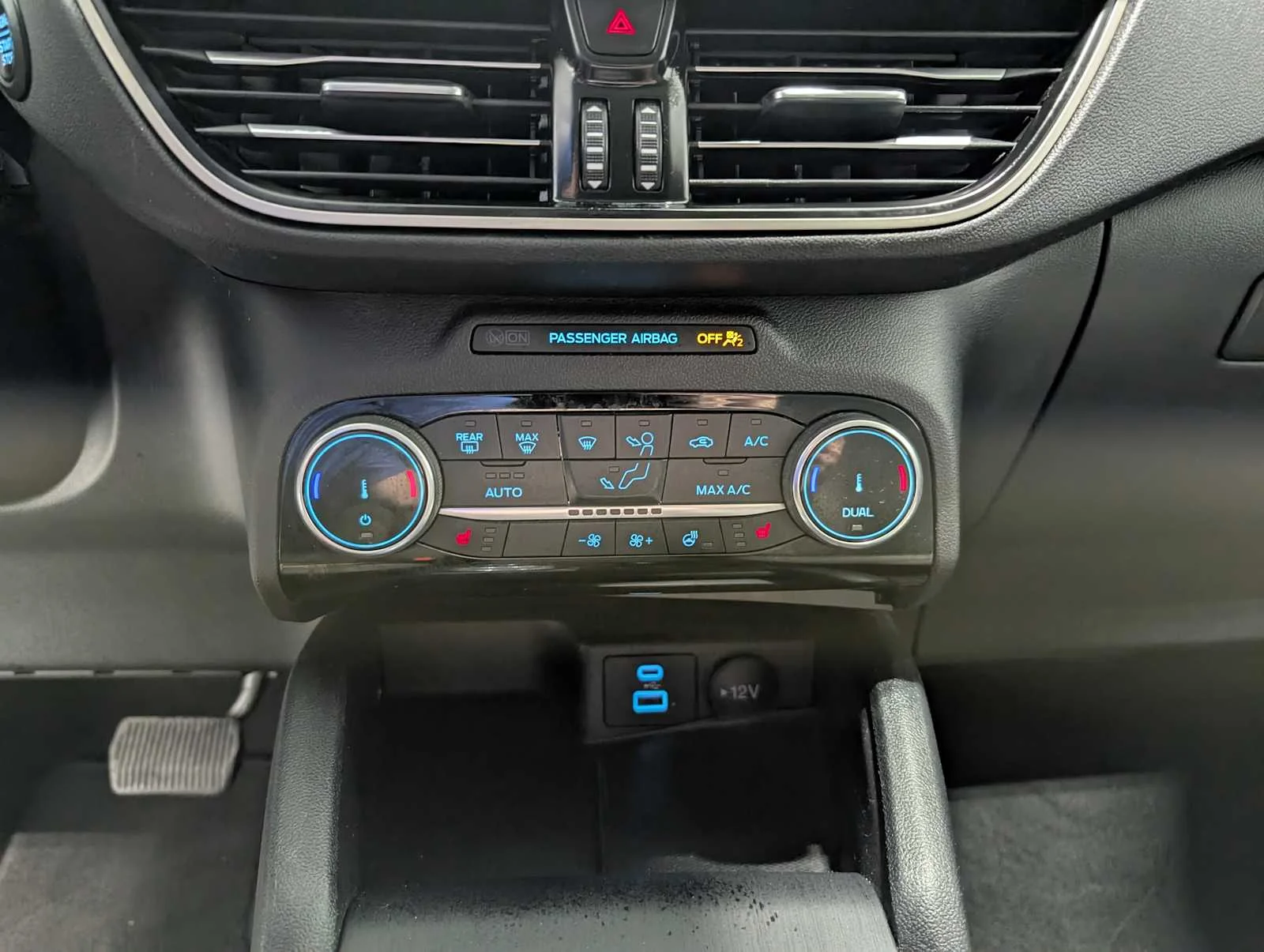 Used 2022 Carbonized Gray Metallic Ford SE image 31