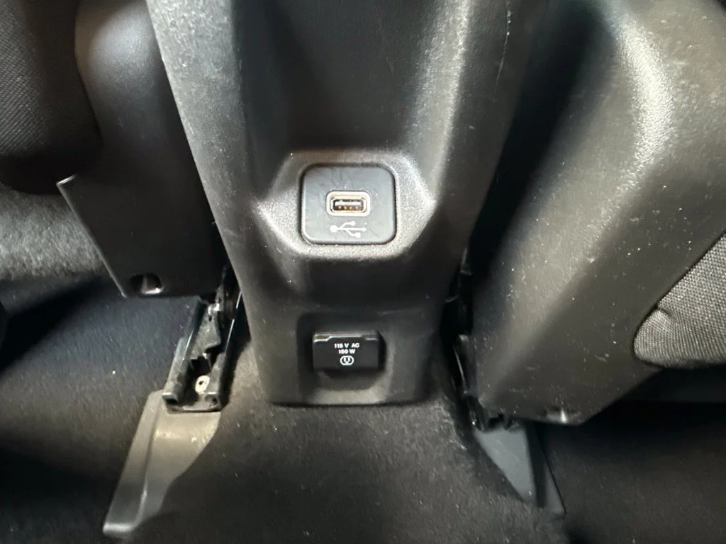 Used 2022 Black Jeep Latitude image 31