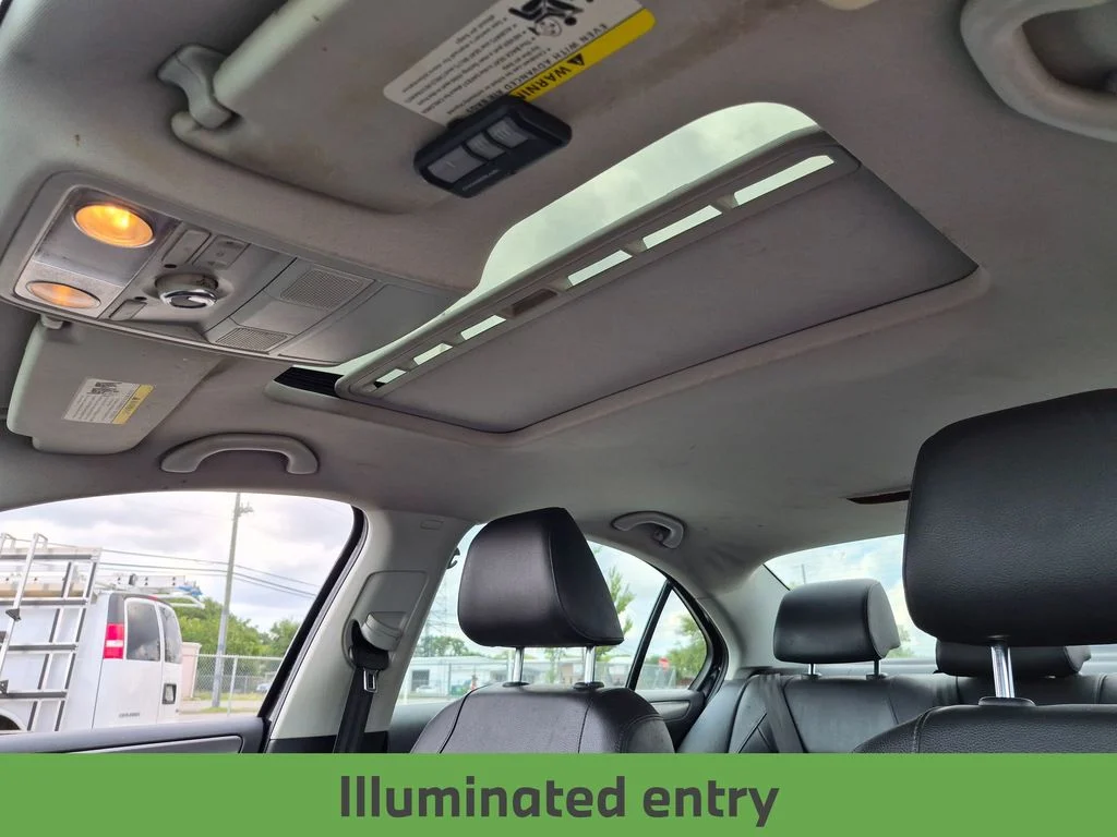 Used 2013 Black Volkswagen SEL image 19