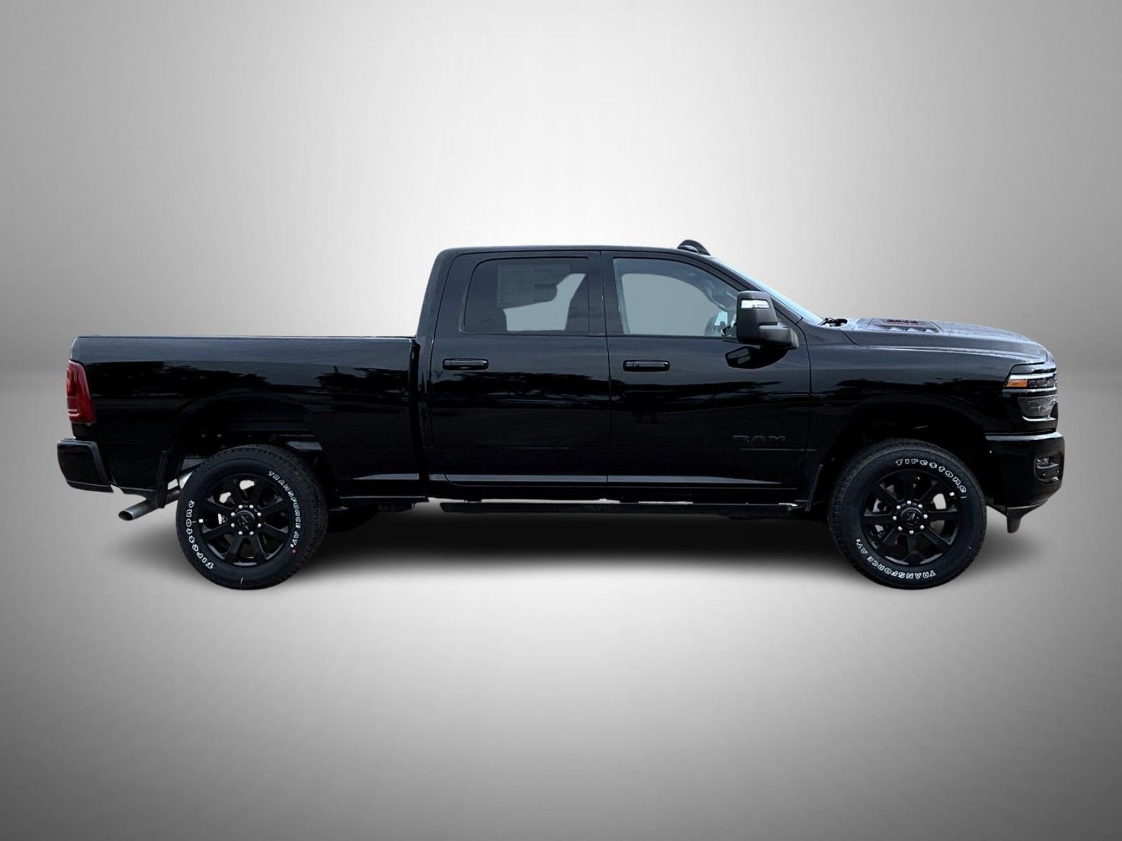 New 2026 Diamond Black Crystal Pearl-Coat Exterior Paint RAM Laramie image 4