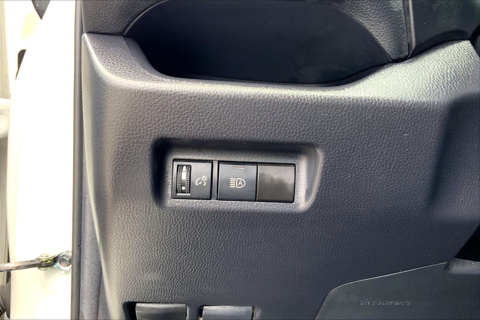 Used 2025 Ice Cap Toyota XLE image 33