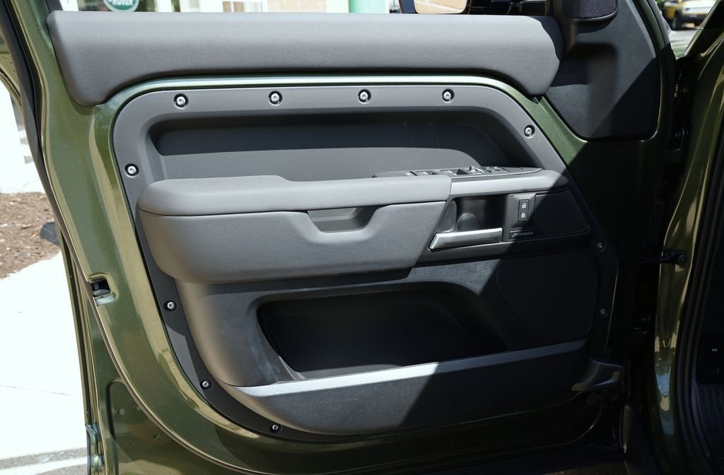 New 2026 Woolstone Green Land Rover S image 10