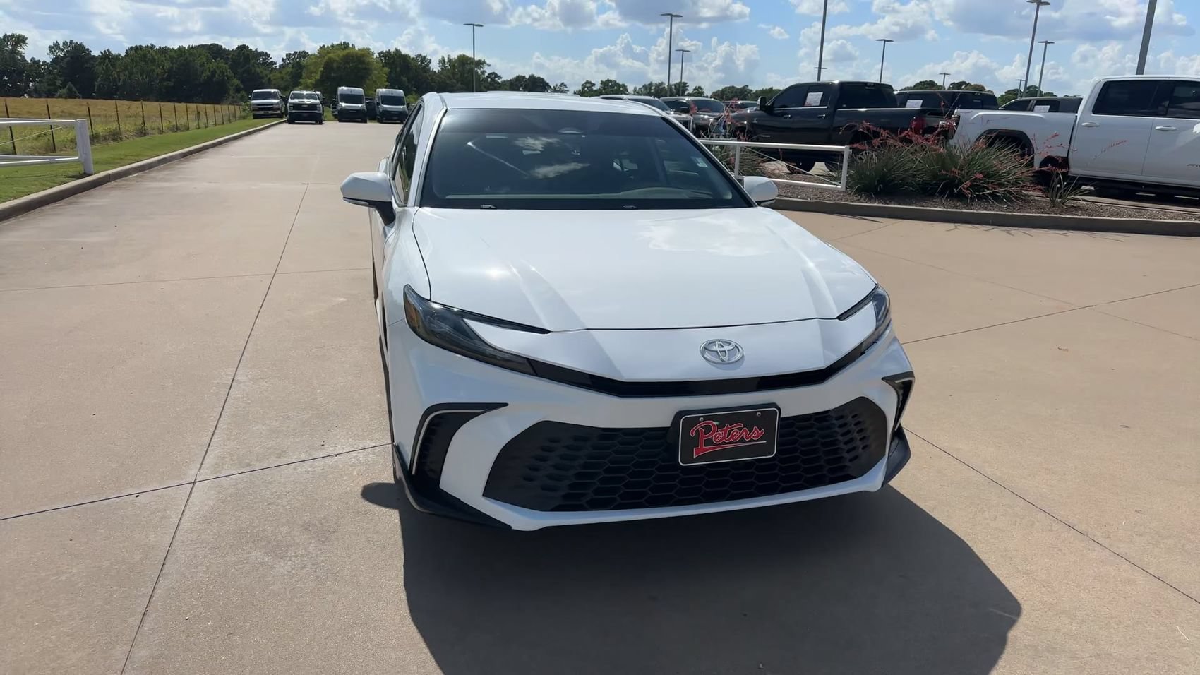 Used 2025 Ice Toyota SE image 3