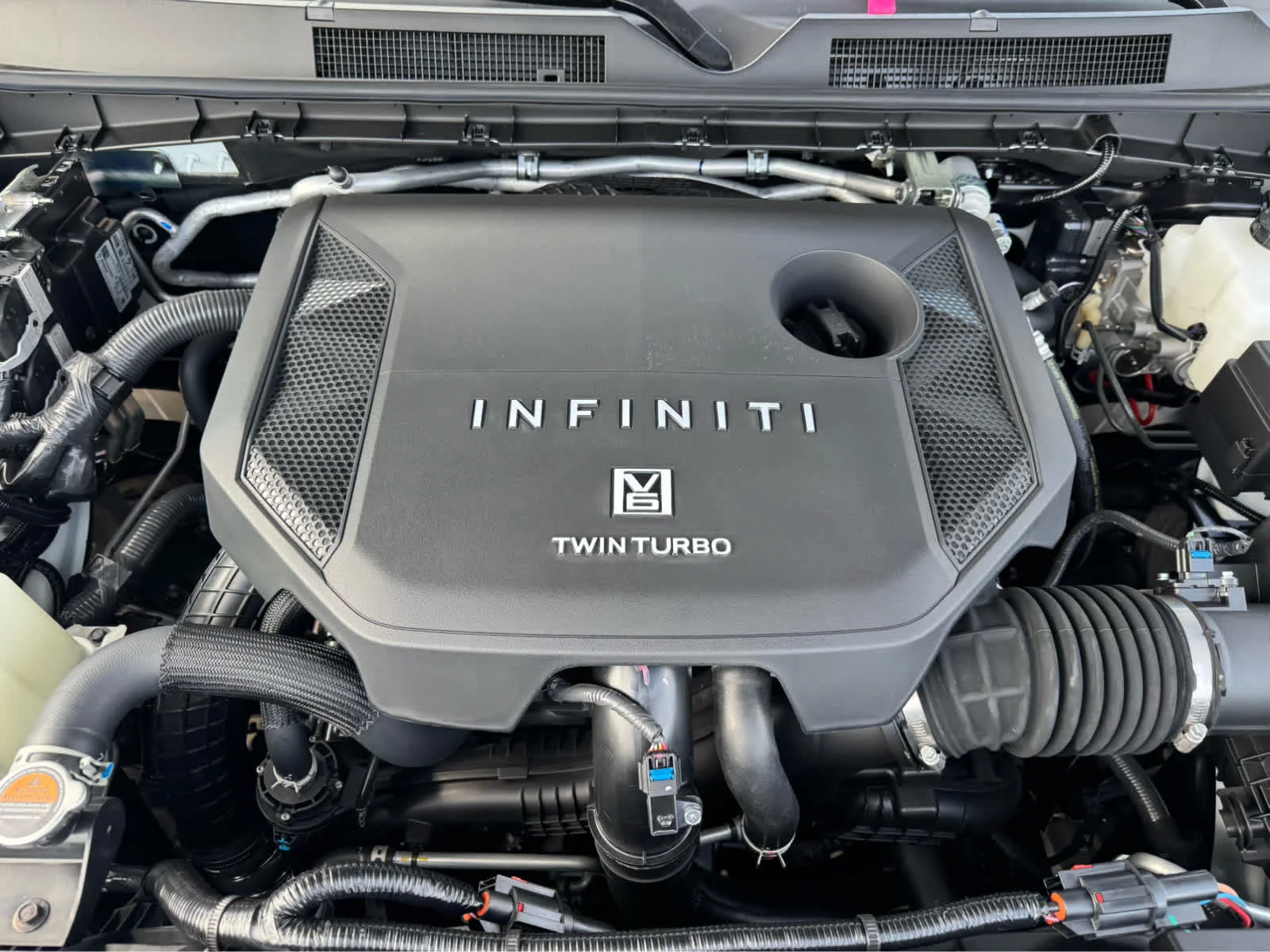 New 2026 RADIANT WHITE INFINITI Luxe 2WD image 21