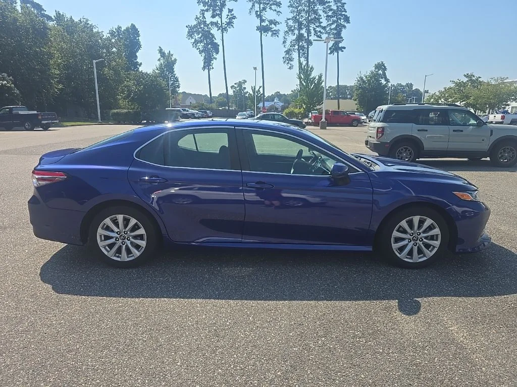 Used 2018 Blue Toyota LE image 4