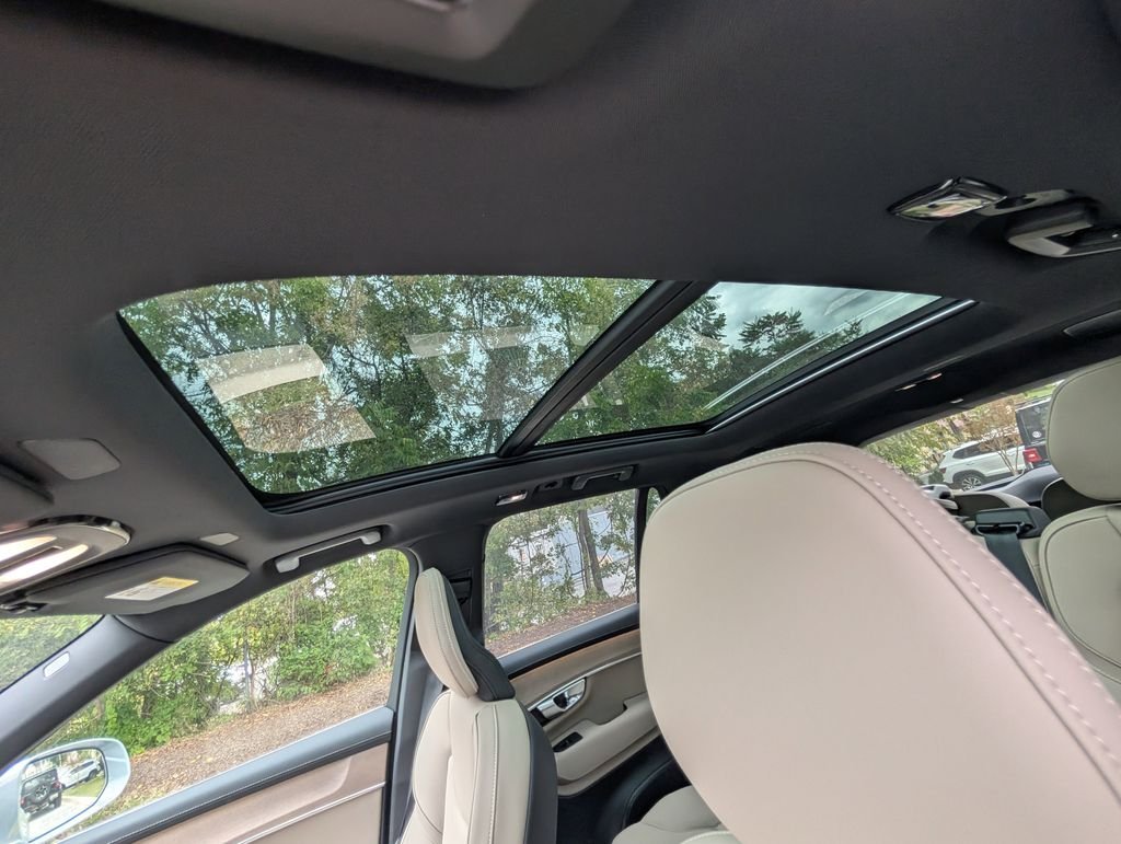 2026 Volvo XC90 Plus - Photo 15