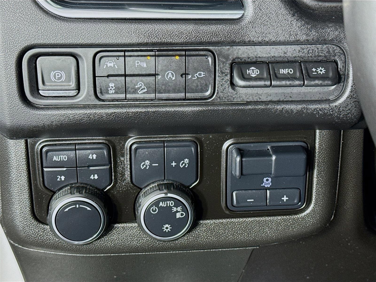 Used 2021 Iridescent Pearl Tricoat Chevrolet High Country image 10