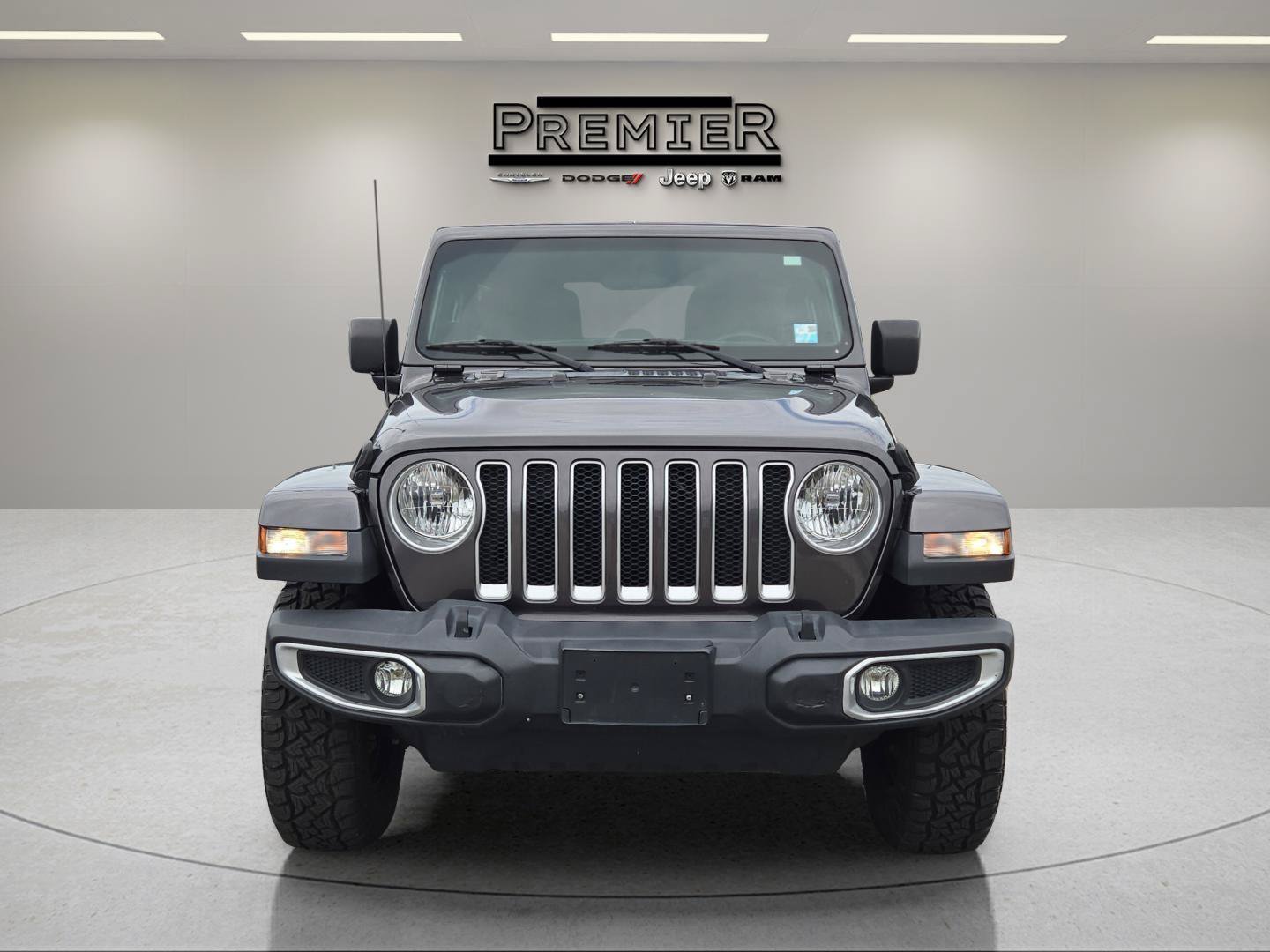 Used 2020 Gray Jeep Sahara image 2