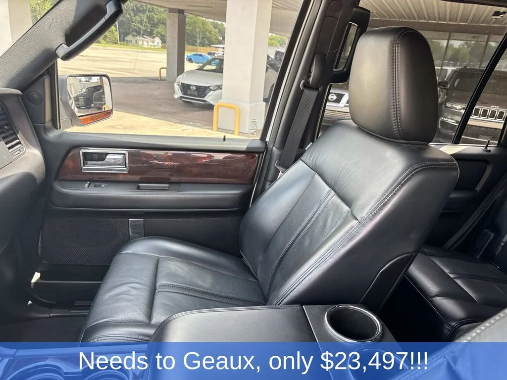 Used 2017 White Lincoln Select image 39