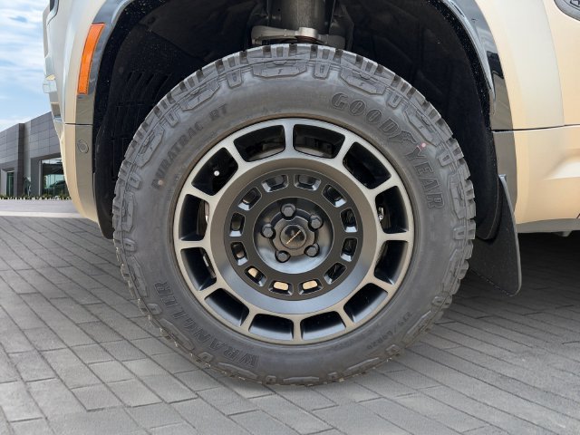 New 2026 Petra Copper Land Rover OCTA image 9