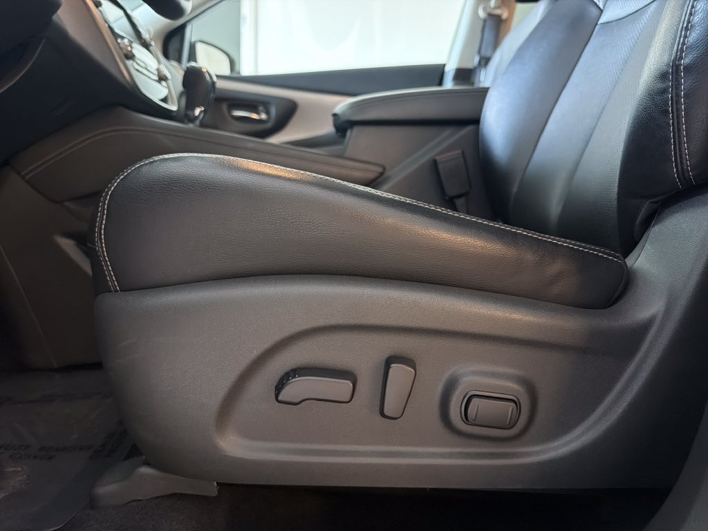 Used 2023 Pearl White Nissan SL image 12