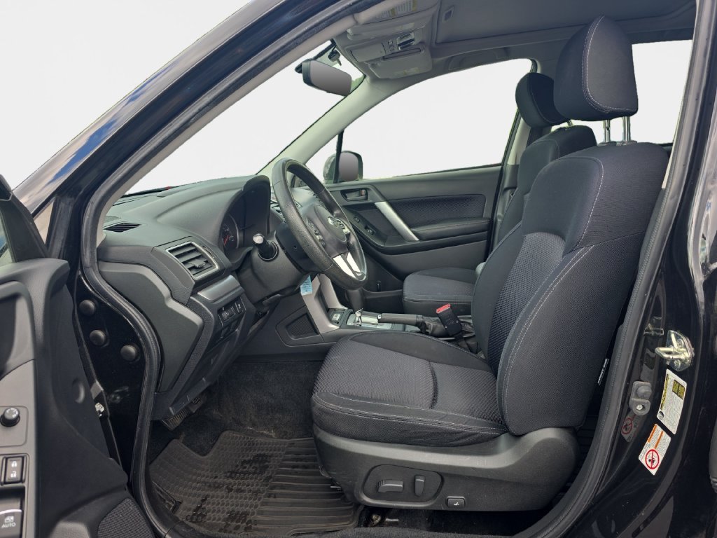Used 2018 Crystal Black Silica Subaru 2.5i Premium image 12