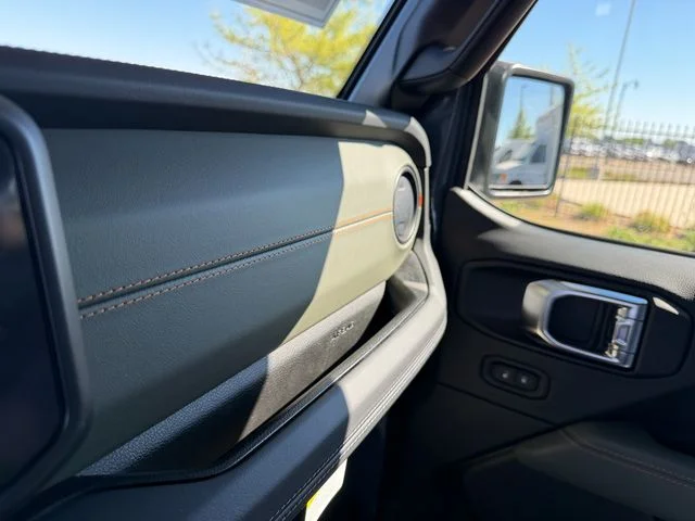 New 2026 Anvil Clear-Coat Exterior Paint Jeep Mojave X image 23