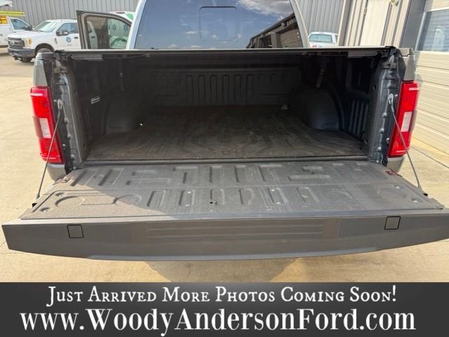 Used 2022 Smoked Quartz Metallic Tinted Clearcoat Ford XLT image 6