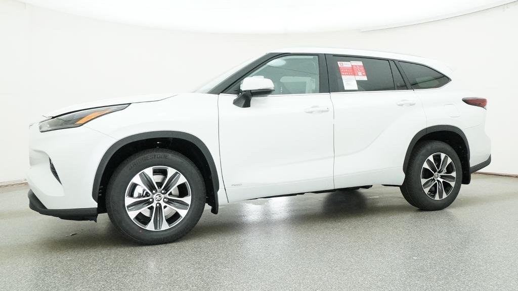 New 2026 Wind Chill Pearl Toyota Hybrid XLE image 4
