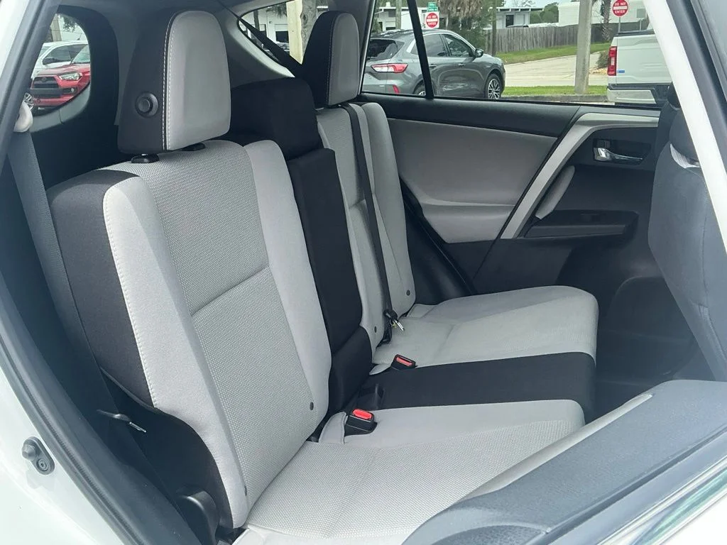 Used 2017 White Toyota XLE image 23