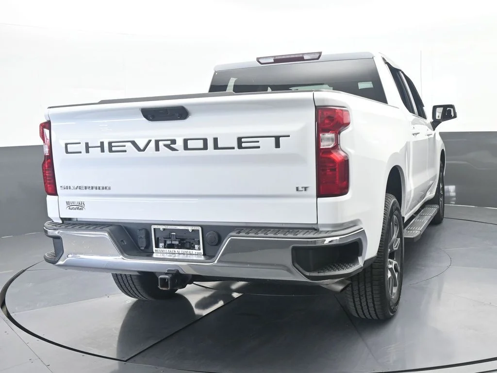 Used 2022 Summit White Chevrolet LT image 4