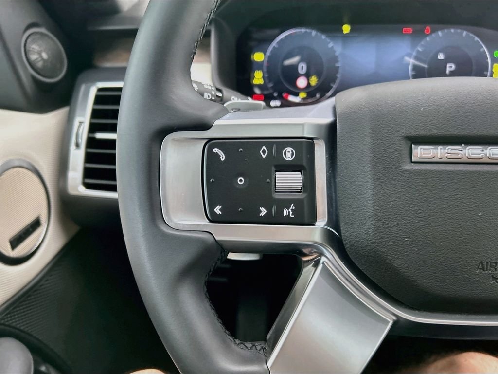 Used 2024 Fuji White Land Rover Dynamic SE image 11