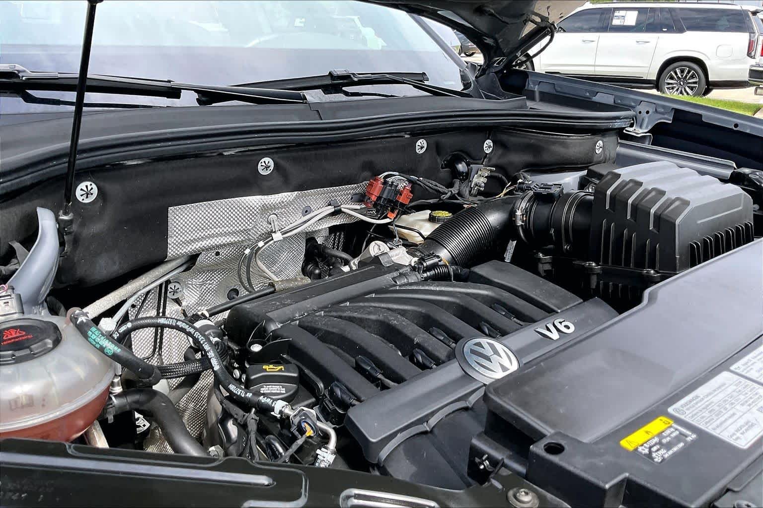 Used 2022 Pure Gray Volkswagen 3.6L V6 SEL R-Line image 33